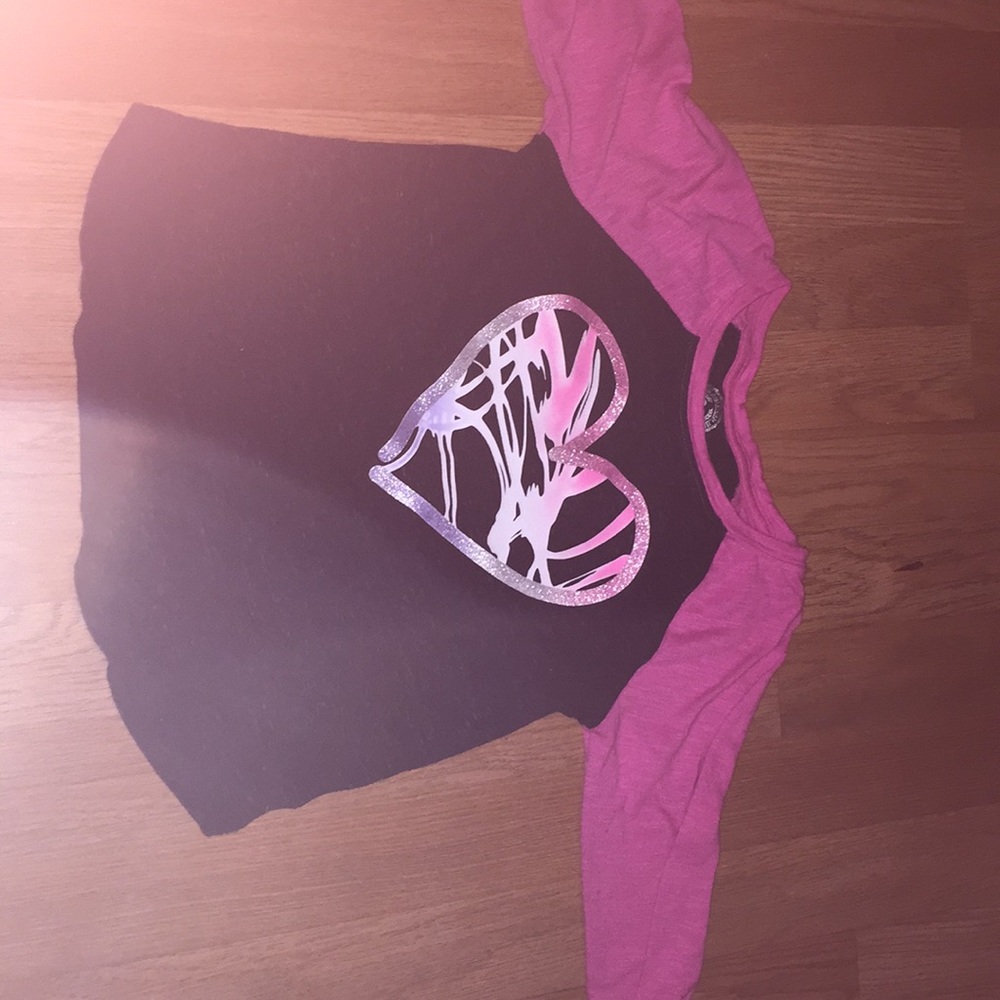 A t shirt pink and black